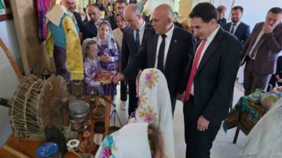 Kütahya’nın Hisarcık ilçesi Atatürk İlkokulu’nda ilçe protokolünün katılımıyla düzenlenen Yerli