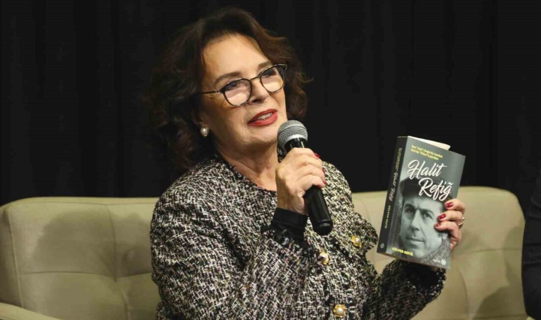 Esenler Film Festivali kapsamında düzenlenen panelde konuşan usta oyuncu Hülya