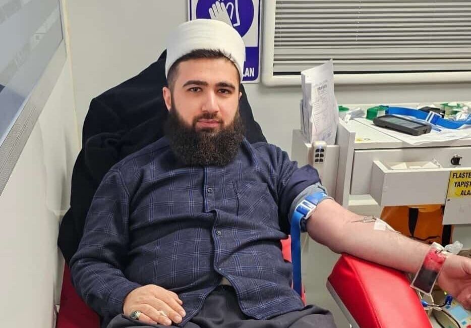 Diyarbakır’ın Çermik ilçesinde, Petekkaya Mahallesi Cami imam-hatibi Kahraman Ceylan, cemaatiyle