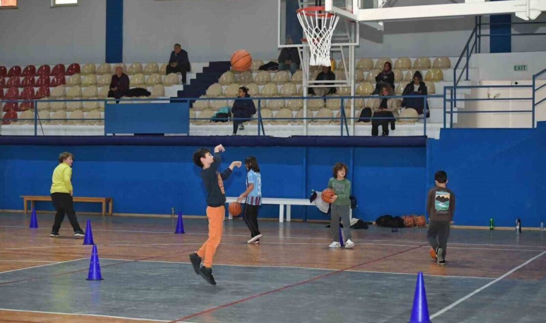 Konyaaltı Belediyesi bünyesine alınan İsmet Selekler Kompleksi’nde (eski Sporland) spor