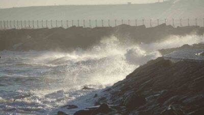 Doğu Karadeniz’de etkili olan fırtına tezgahları da vurdu. Fırtına nedeniyle