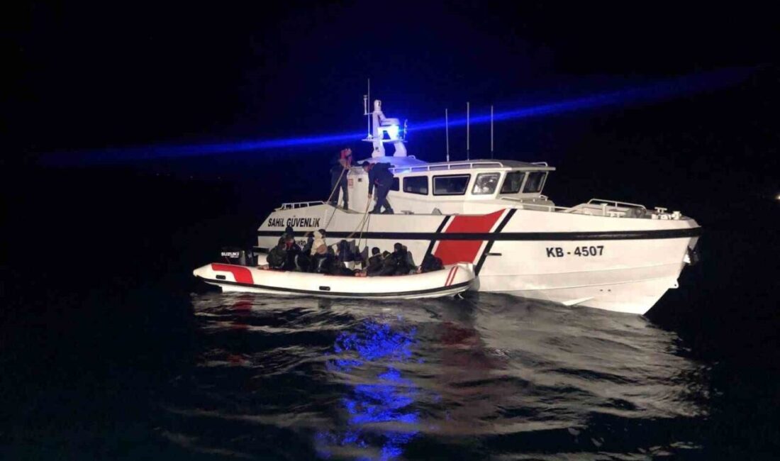 İzmir’in Seferihisar ve Aliağa ilçelerinde, Sahil Güvenlik ve jandarma ekiplerinin