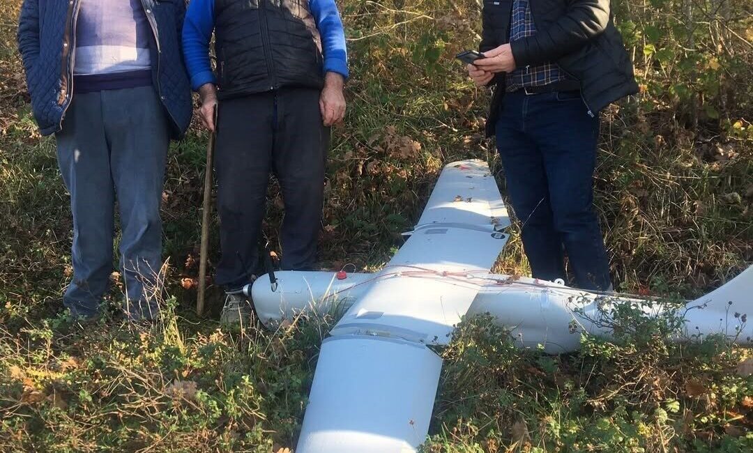 Kocaeli’nin İzmit ilçesindeki kırsal alana düşen insansız hava aracı (İHA)