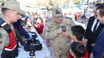 Kilis’te jandarma ekipleri, öğrencilerle bir araya gelerek yerli ve milli