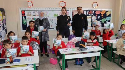 Mersin İl Jandarma Komutanlığı ekipleri, Erdemli ilçesinde bulunan Karayakup İlkokulu