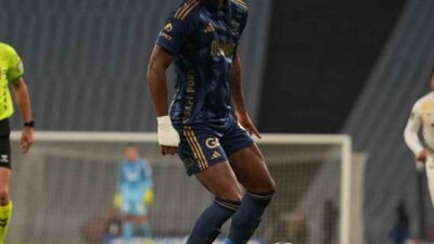 Fenerbahçe’nin Kolombiyalı forveti Jhon Duran, Eyüpspor ağlarını sarsarak ligdeki 3.