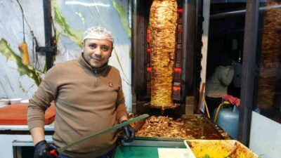 Eşref Rüya dizisinde yer alan kurgusal karakter “Kadir Baba”dan esinlenerek