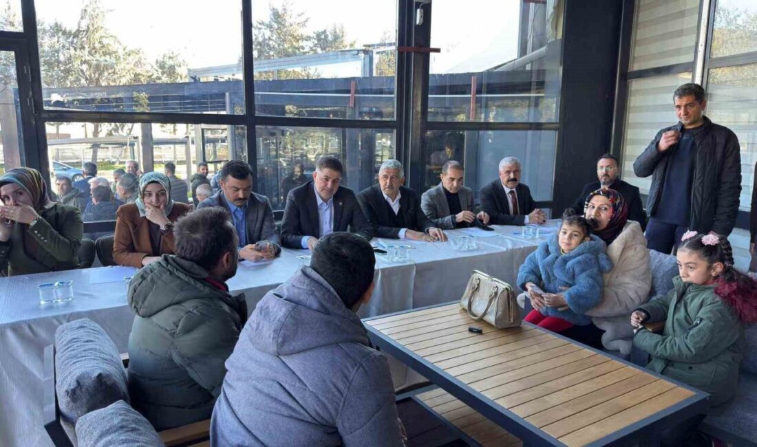 Adıyaman’ın Kahta ilçesinde vatandaşların sorunları, talep ve istekleri dinlendi. Halk