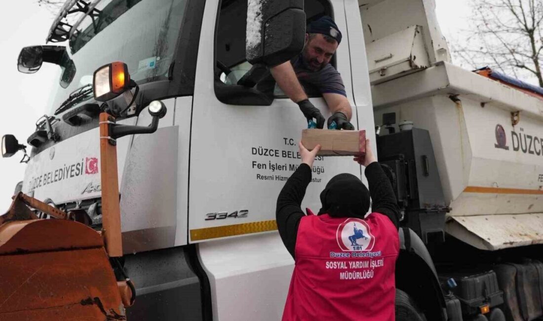 Düzce’de hafta sonundan itibaren yaşanan etkili olan kar yağışında mücadele