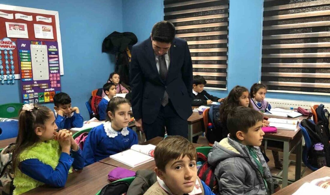 Karakoyunlu Kaymakamı Fatih Erdoğan, okul ziyaretleri kapsamında ilçeye bağlı Cennetabat