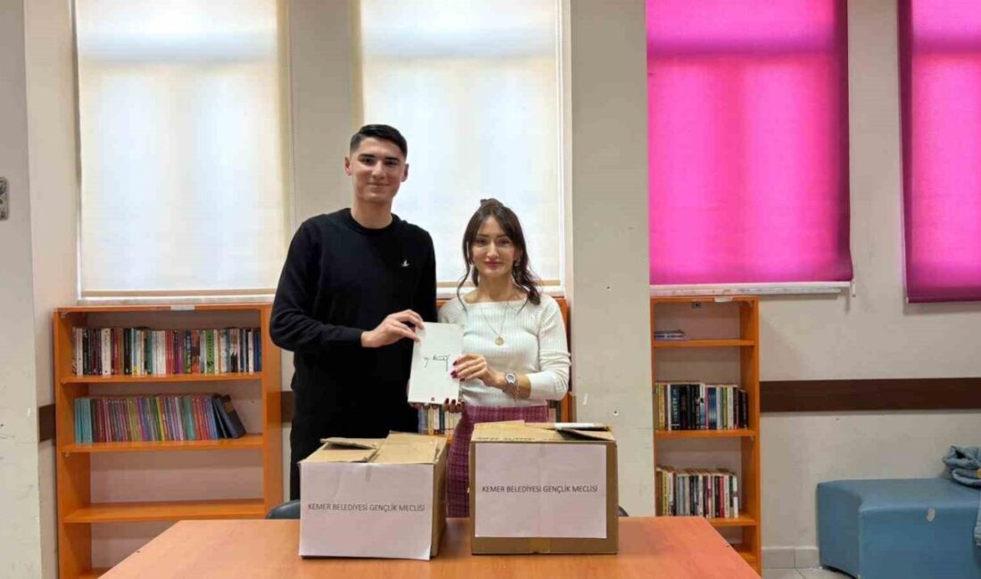 Kemer Belediyesi Gençlik Meclisi Başkanı Mehmet Yalın Erdal, Ünal Aysal