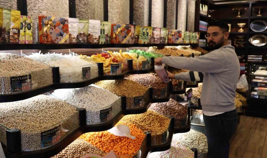 KIRŞEHİR (İHA) – Kırşehir’de yeni yıl öncesinde kuruyemişçi esnafı, vatandaşların