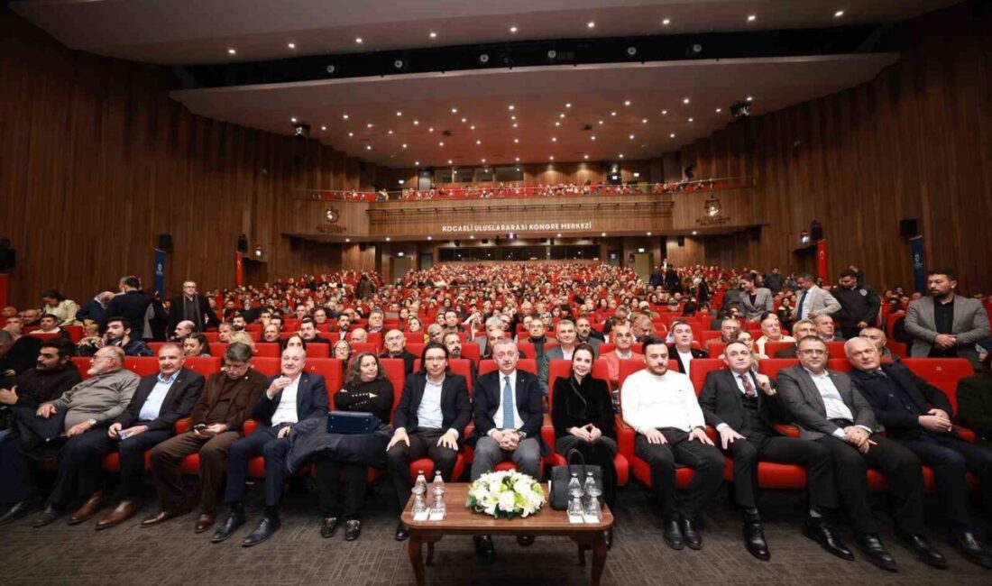 Kocaeli Büyükşehir Belediye Başkanı Tahir Büyükakın, halk ozanı Aşık Veysel’in