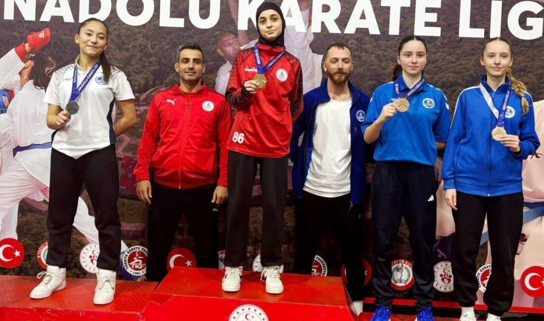 İstanbul’da düzenlenen Anadolu Karate Ligi Finalleri’nde mücadele eden Körfez Gençlerbirliği