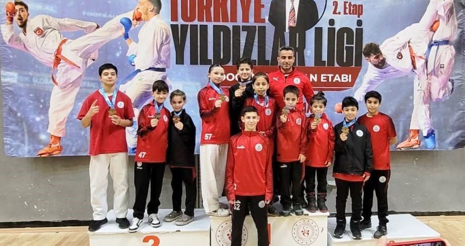 Körfez Gençlerbirliği Spor Kulübü karate takımı, Sakarya’da düzenlenen Türkiye Yıldızlar