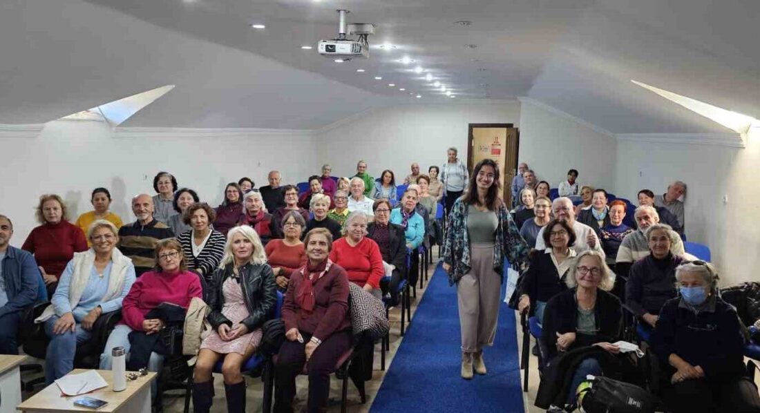 Muğla’nın Köyceğiz ilçesinde 60 yaş üstü vatandaşların eğitim-öğretime devam ettiği