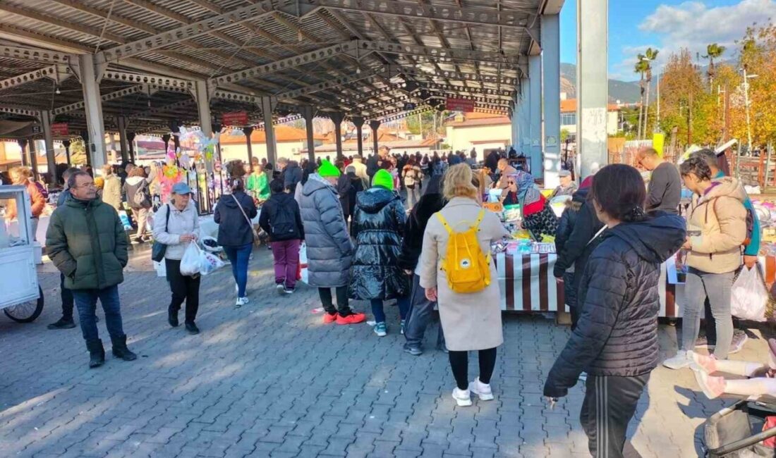 Muğla’nın Köyceğiz ilçesinde yılbaşı pazarı kapalı pazar yerinde kuruldu. Her