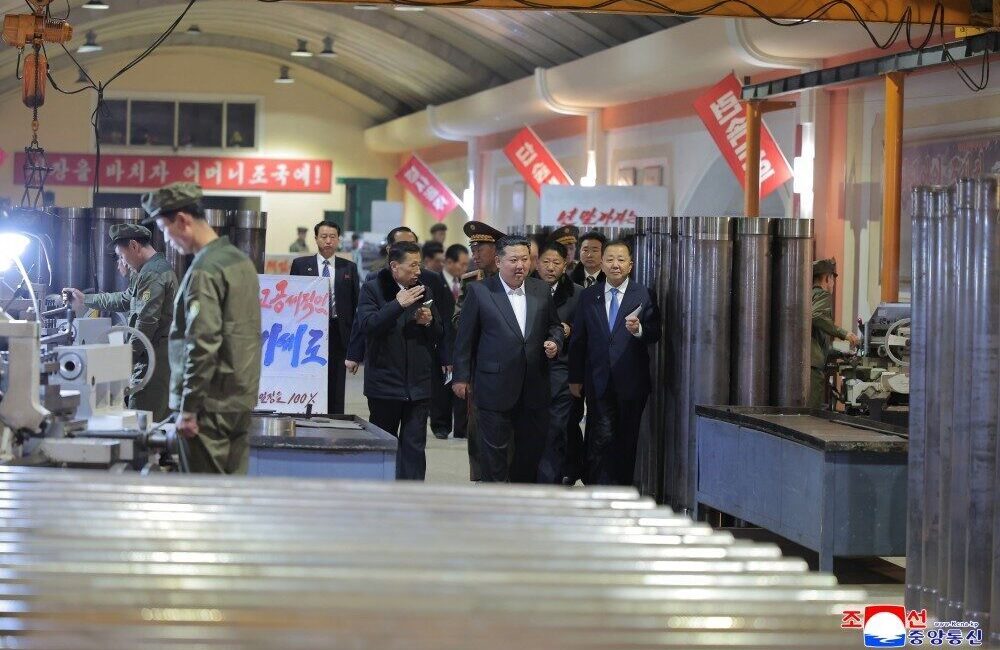 Kuzey Kore lideri Kim Jong-Un, askeri mühimmat fabrikalarını denetleyerek 2026