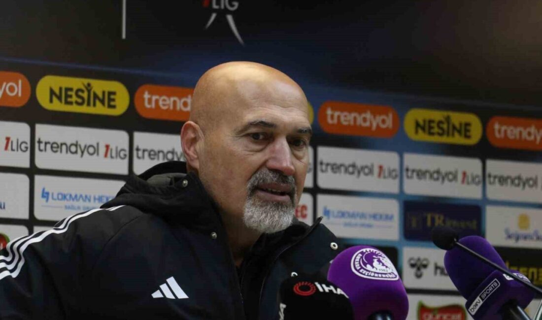 Ümraniyespor Teknik Direktörü Levent Açıkgöz, Ankara Keçiörengücü mağlubiyeti sonrası oyuncularının