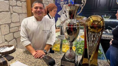 Edremit’in tanınmış esnaflarından Lokanta Bahar’ın kurucusu Ekrem Yanbolluoğlu, iş yerinin