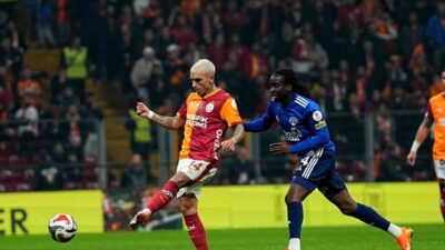 Galatasaray’ın Uruguaylı futbolcusu Lucas Torreira, Kasımpaşa maçında gördüğü sarı kartla