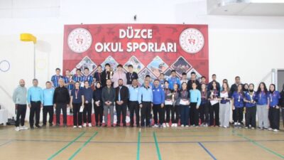 DÜZCE(İHA) – Düzce’de gerçekleştirilen masa tenisi turnuvasında erkeklerde Esin Olcay