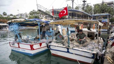 Mersin Büyükşehir Belediyesi, ‘Destek Büyükşehirden Kısmet Denizden’ programı kapsamında küçük