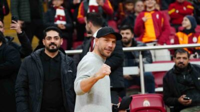 Galatasaray’ın eski futbolcuları Milan Baros ve Lukas Podolski, sarı-kırmızılıların Kasımpaşa