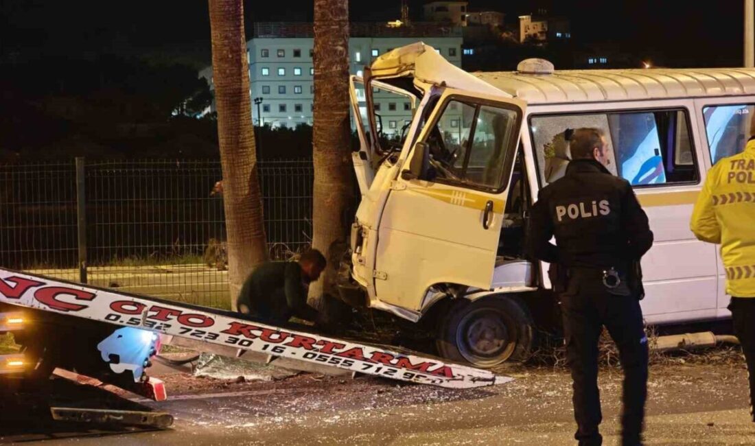Antalya’nın Gazipaşa ilçesinde kontrolden çıkan minibüs refüjdeki ağaca çarptı. Kazada