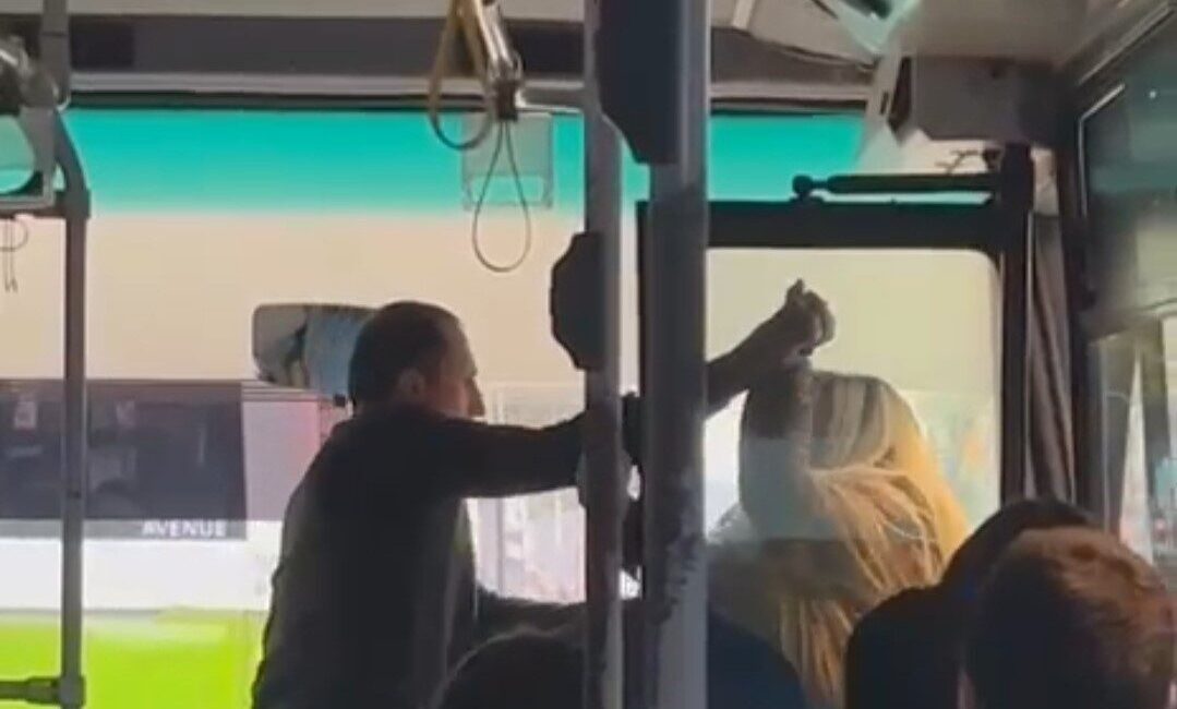 Adana’da kadın motosikletli ile kavga eden halk otobüsü şoförü adli