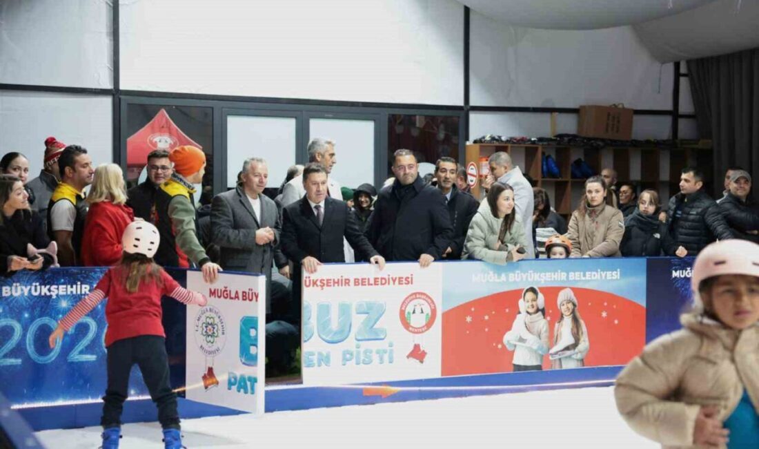 Muğla Büyükşehir Belediyesi Menteşe ilçesi Kent Meydanı’na yılbaşında vatandaşların keyifli