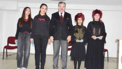 Eskişehir’de bulunan Murat Atılgan Ortaokulu’nda ’Dünya Türk Dili Ailesi Günü’
