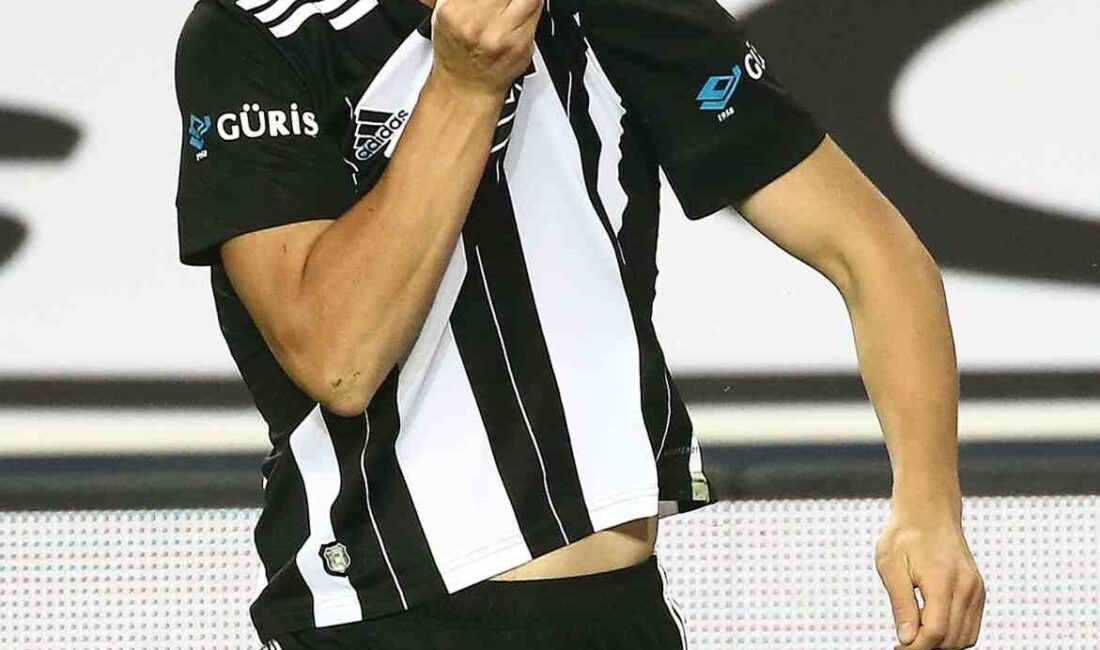 Beşiktaşlı futbolcu Necip Uysal, sezon sonuna kadar antrenmanlara devam edeceğini