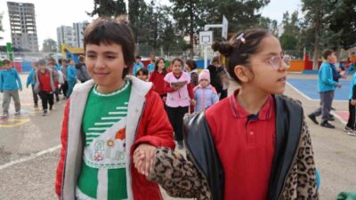 Adana’nın Kozan ilçesinde ilkokul öğrencileri, yatılı bölge okulunda eğitim gören