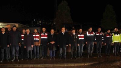 Ordu protokolü, yılbaşı gecesi görevi başında olan personelleri ziyaret ederek