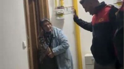 Osmaniye’nin Düziçi ilçesinde kar yağışı nedeniyle mahsur kalan ve yakınlarının
