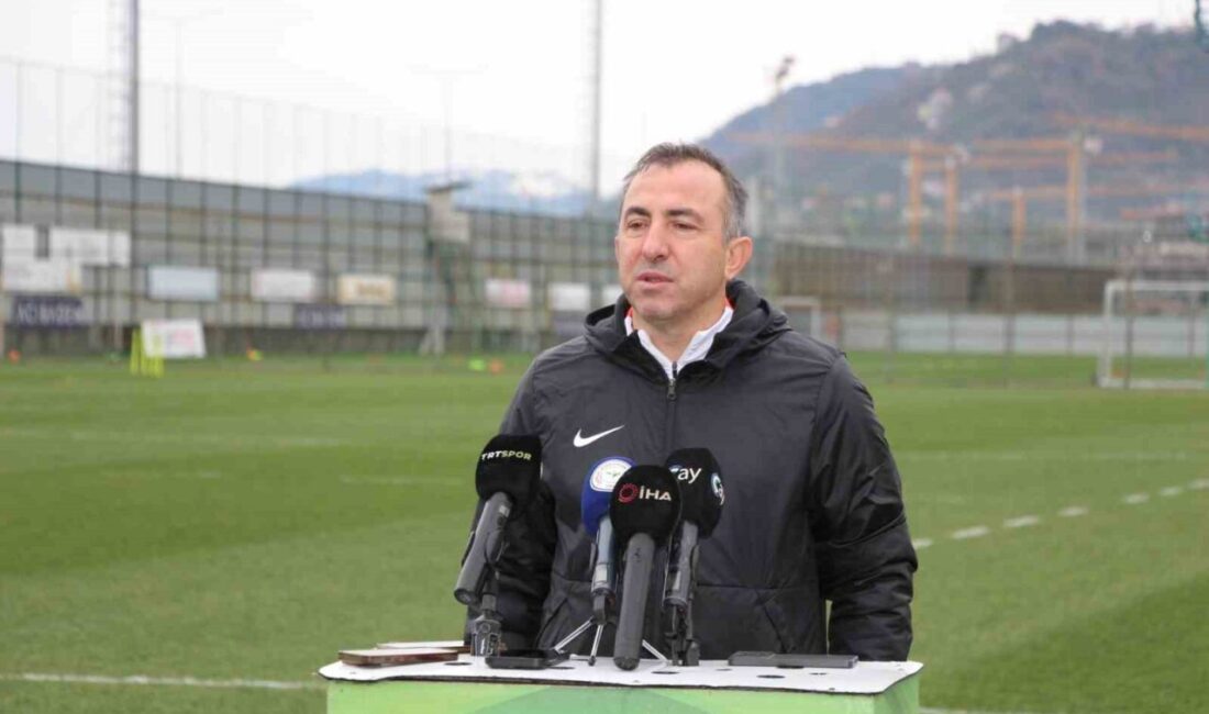 Transfer konusunda aceleci olmadıklarını belirten Çaykur Rizespor Teknik Direktörü Recep