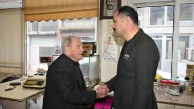 Manisa’nın Demirci ilçesinde Belediye Başkanı Erkan Kara, Regaip Kandili dolayısıyla