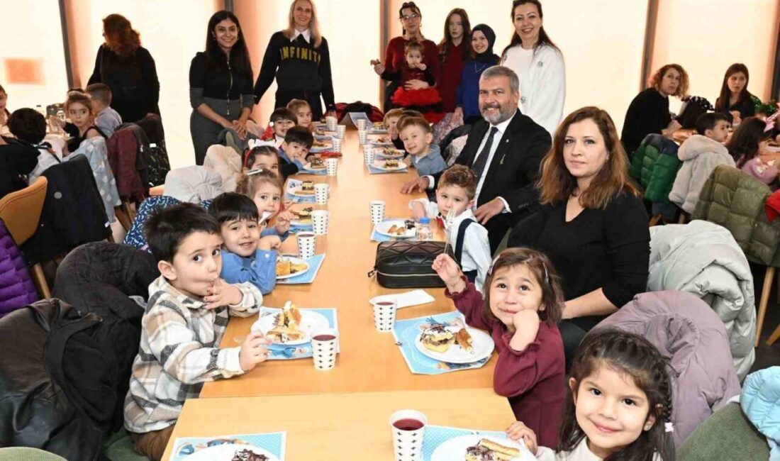 Eskişehir’de Anadolu Üniversitesi Rektörü Prof. Dr. Yusuf Adıgüzel, Kreş ve