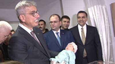 Sarıyer’de bulunan Şişli Etfal Hastanesi’nde 2026 yılının ilk bebekleri dünyaya