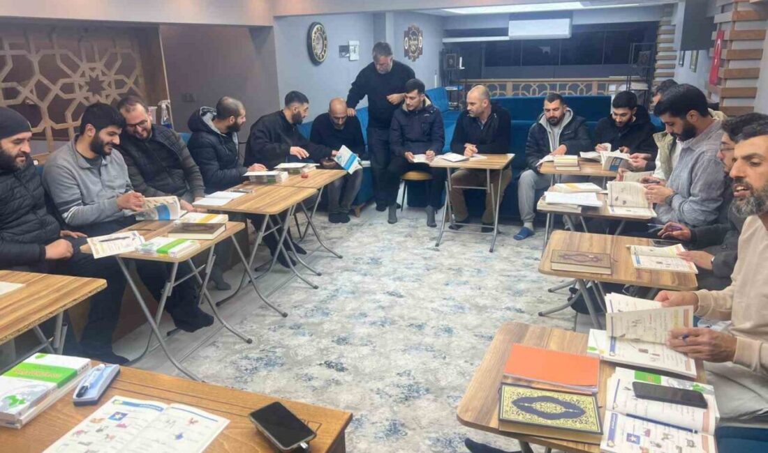 Manisa’nın Salihli ilçesinde gençlerin Kur’an dili olan Arapça’ya olan ilgisi