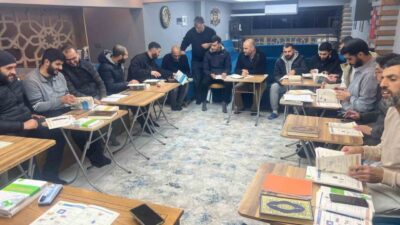 Manisa’nın Salihli ilçesinde gençlerin Kur’an dili olan Arapça’ya olan ilgisi