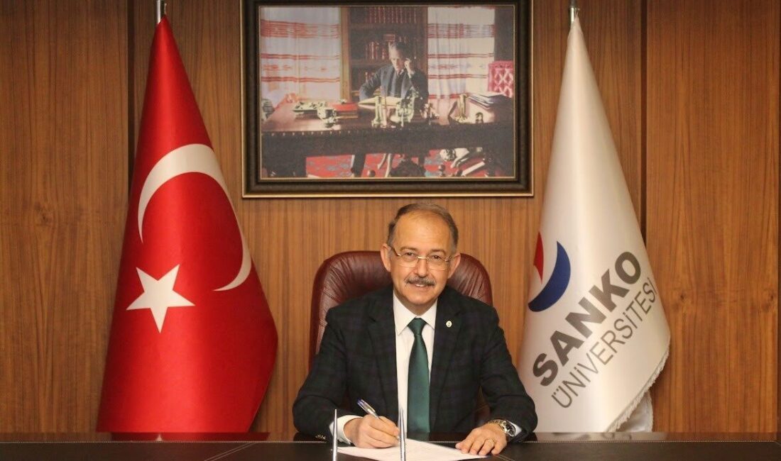 SANKO Üniversitesi Rektörü Prof. Dr. Güner Dağlı, yeni yıl nedeniyle