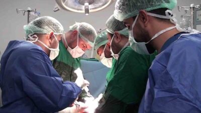 Şanlıurfa Balıklıgöl Devlet Hastanesi genel cerrahi kliniğinde gerçekleştirilen operasyonla bir