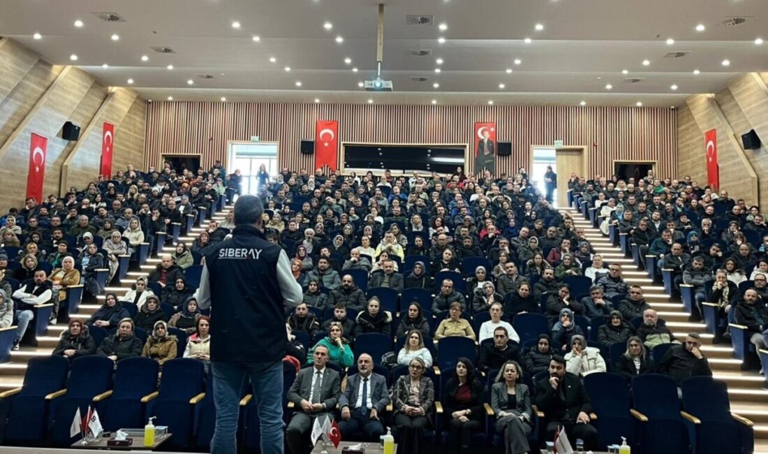 Eskişehir Emniyet Müdürlüğünce 400 ebeveyn ve 50 öğretim görevlisine siber
