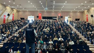 Eskişehir Emniyet Müdürlüğünce 400 ebeveyn ve 50 öğretim görevlisine siber
