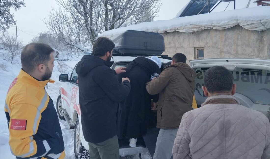 Siirt’in Şirvan ilçesinde iç kanama geçiren kadın, ekiplerin karlı yolu