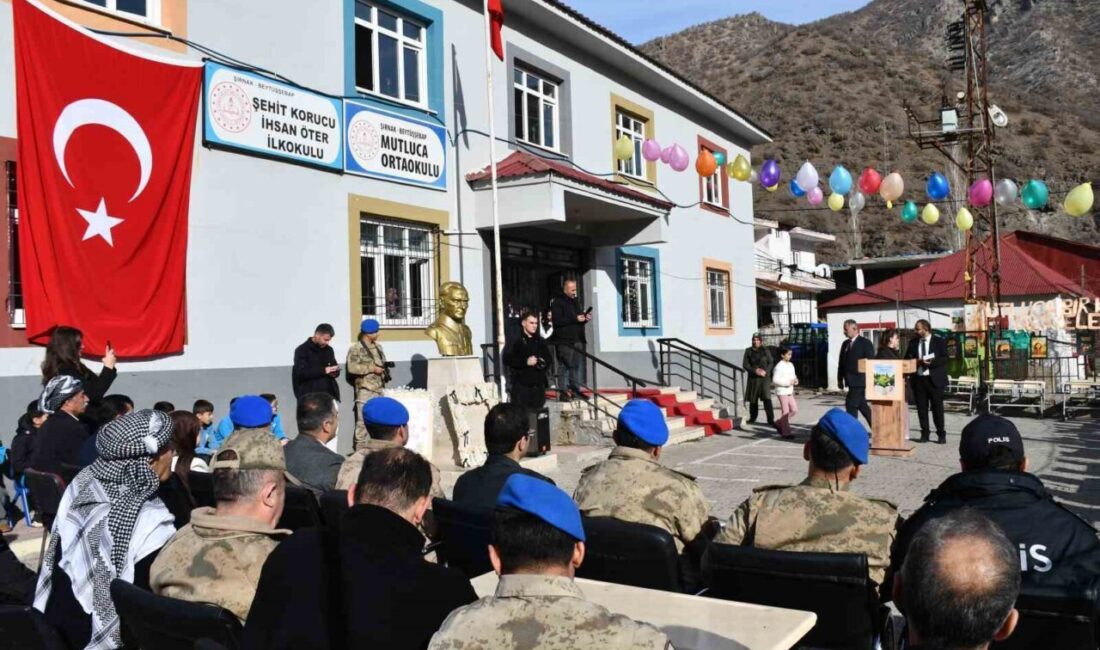 Şırnaklı öğrenciler kitap yazıp imza günü etkinliği düzenledi. Etkinlikte 26