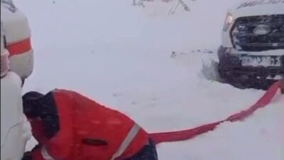 Şırnak’ta rahatsızlanan 2 yaşındaki çocuk, UMKE ekiplerinin karlı yollardaki zorlu