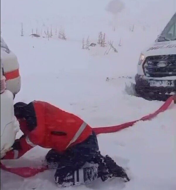 Şırnak’ta rahatsızlanan 2 yaşındaki çocuk, UMKE ekiplerinin karlı yollardaki zorlu